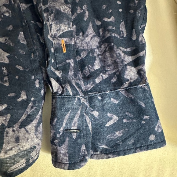 J.MCLAUGHLIN
Gramercy Print Linen Shirt - Picture 5 of 7